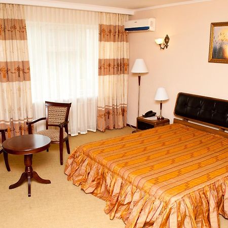 Dostyk Hotel Simkent Kültér fotó