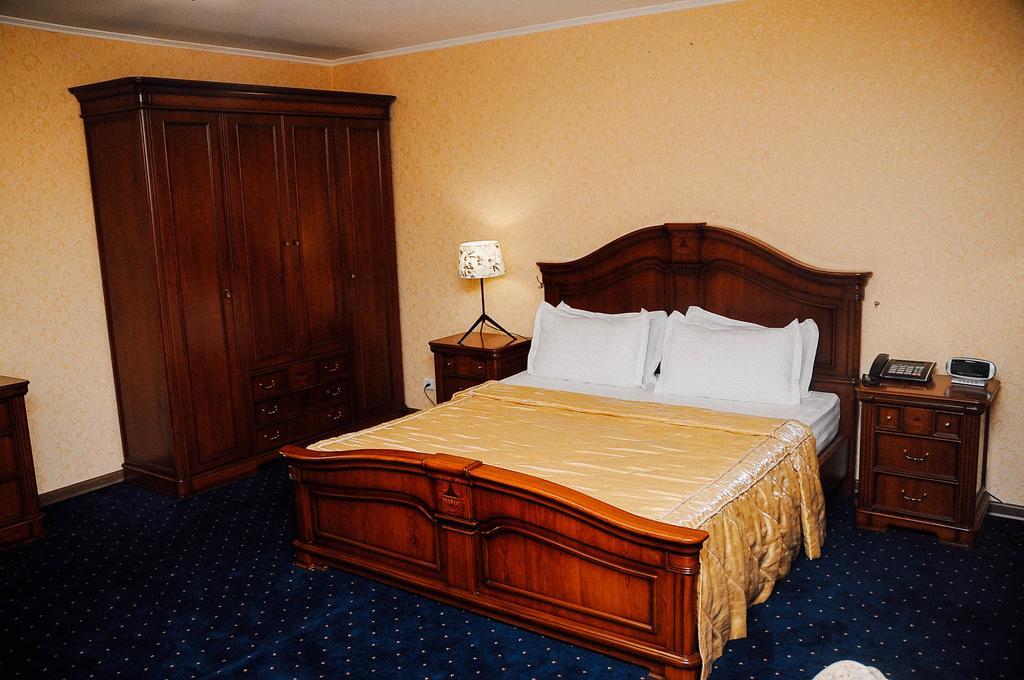 Dostyk Hotel Simkent Kültér fotó