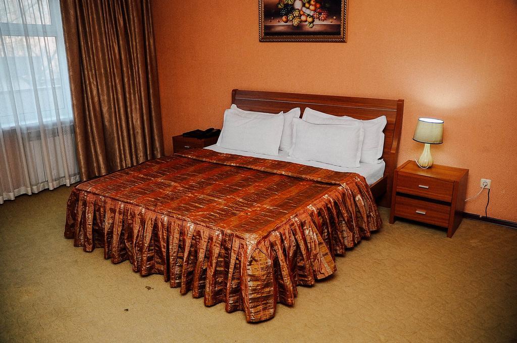 Dostyk Hotel Simkent Kültér fotó