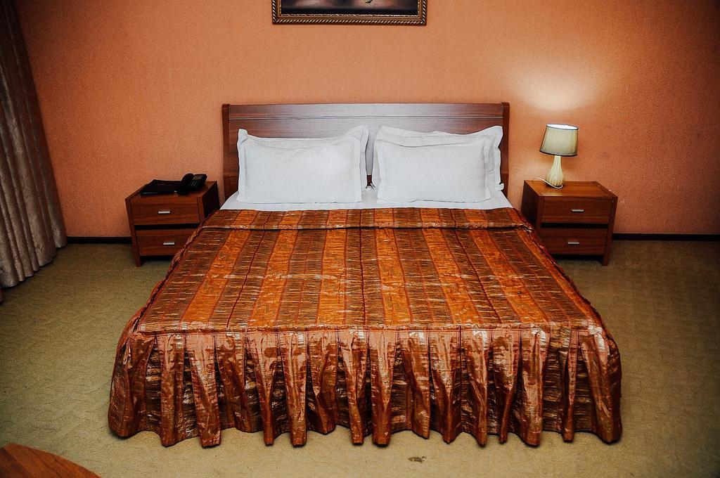 Dostyk Hotel Simkent Kültér fotó