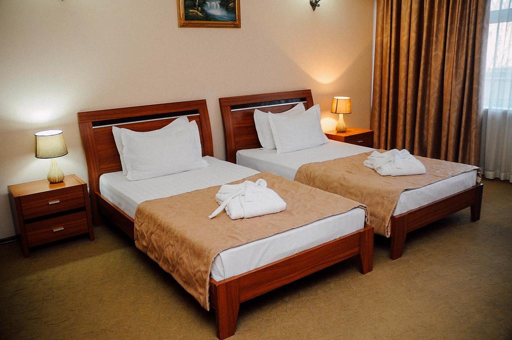 Dostyk Hotel Simkent Kültér fotó