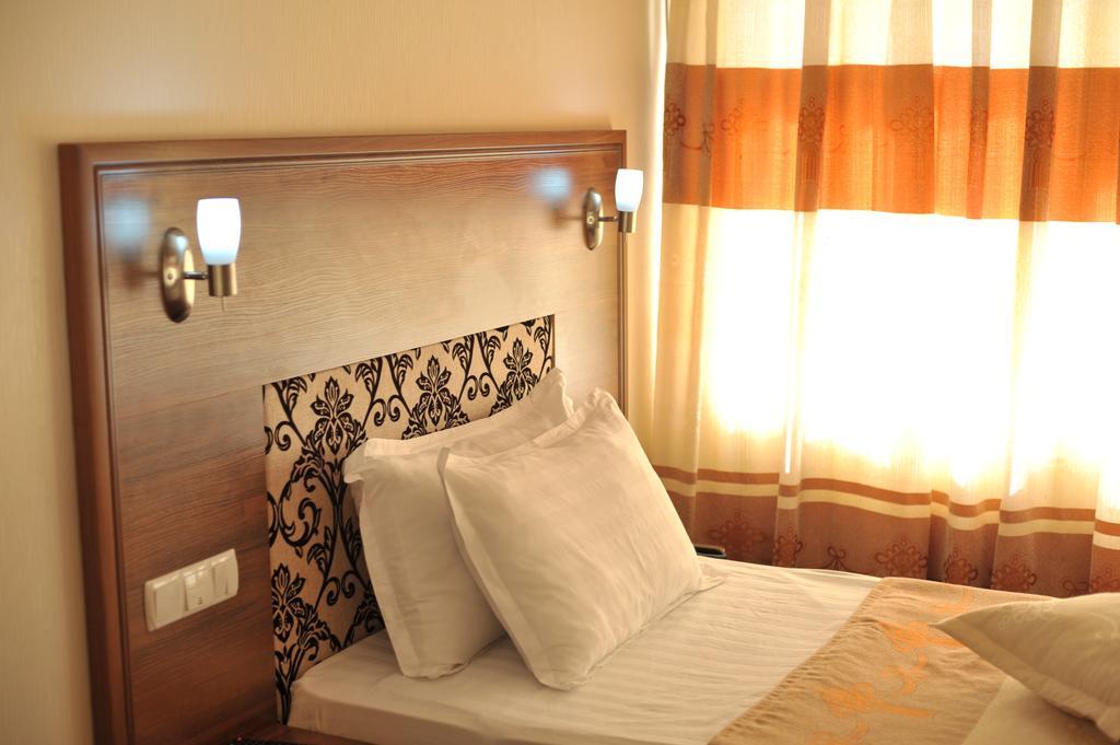 Dostyk Hotel Simkent Kültér fotó
