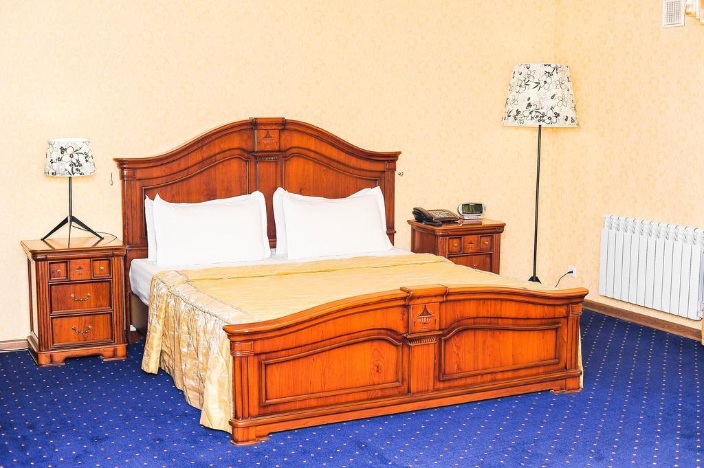 Dostyk Hotel Simkent Kültér fotó