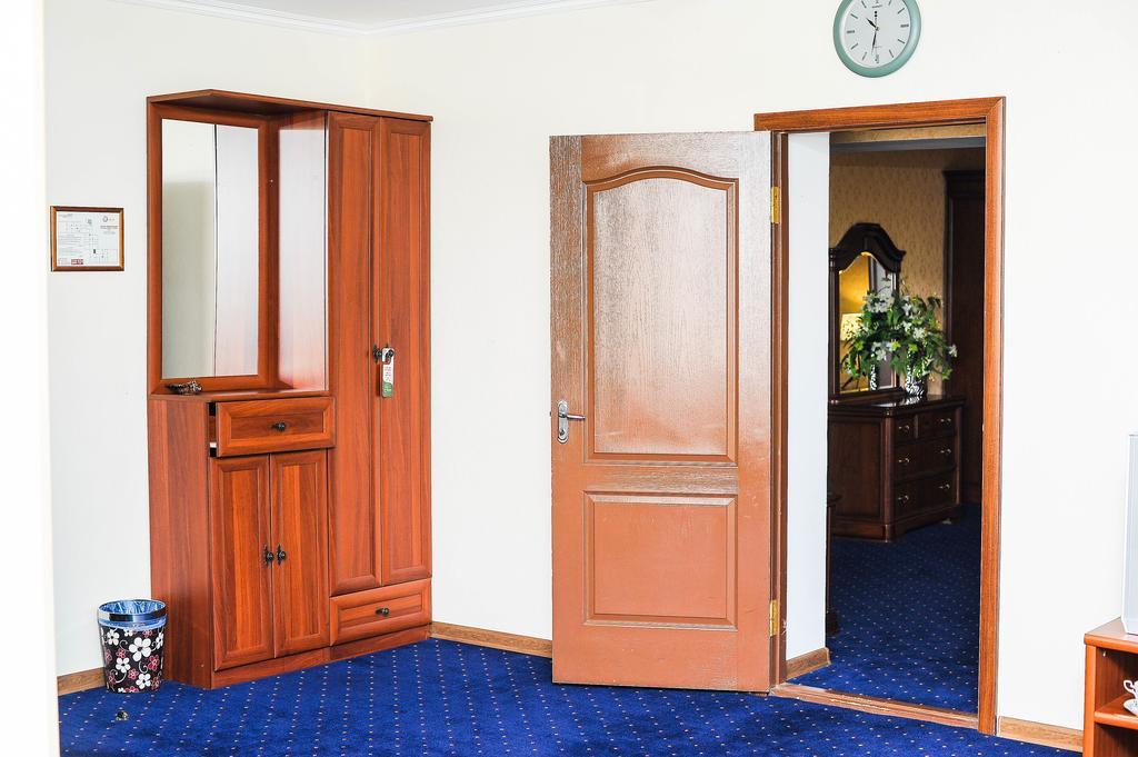 Dostyk Hotel Simkent Kültér fotó