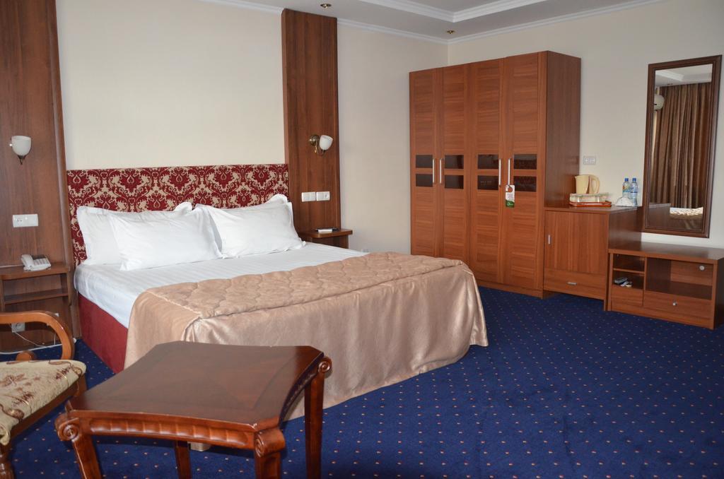 Dostyk Hotel Simkent Kültér fotó