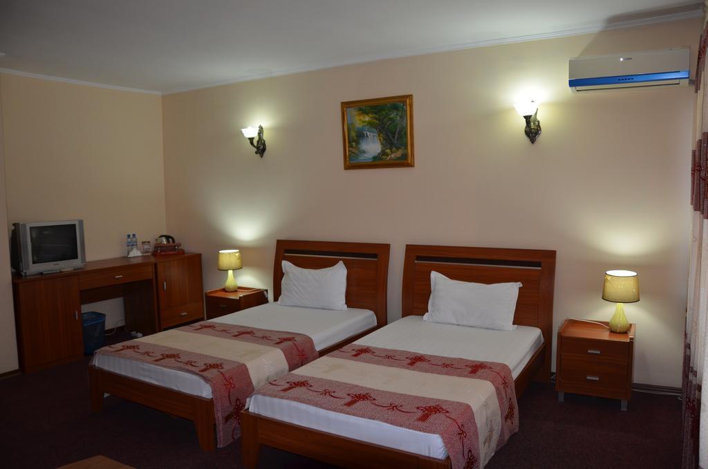 Dostyk Hotel Simkent Kültér fotó