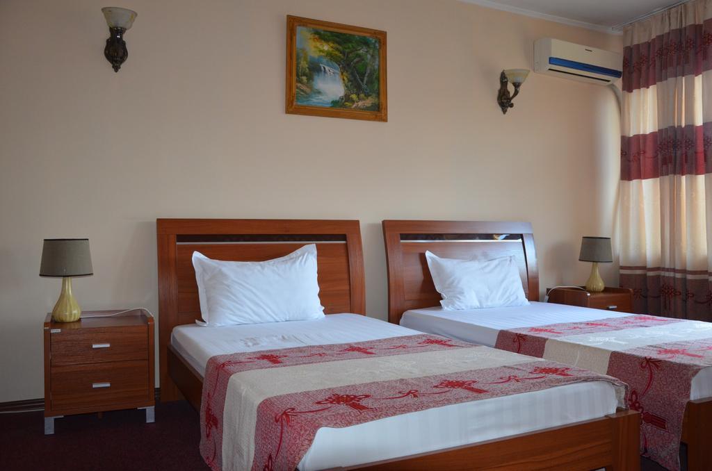 Dostyk Hotel Simkent Kültér fotó