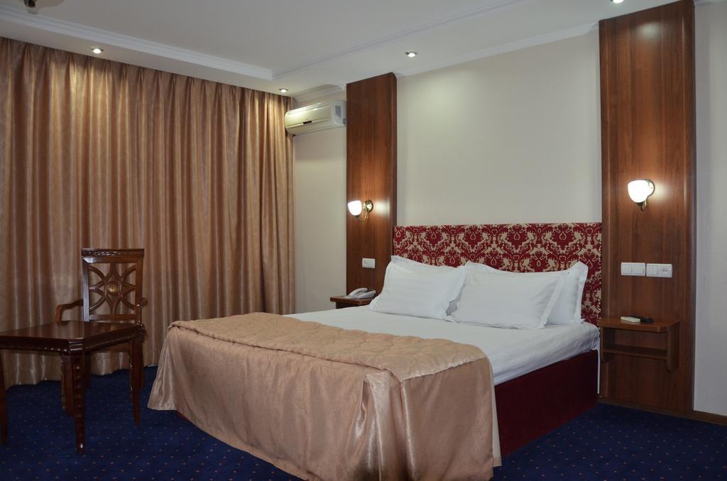 Dostyk Hotel Simkent Kültér fotó