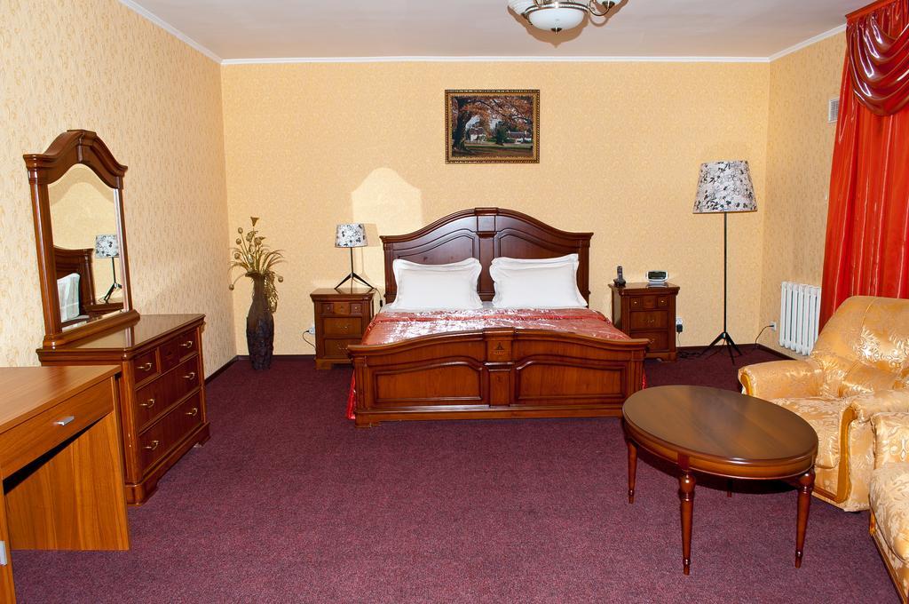 Dostyk Hotel Simkent Kültér fotó