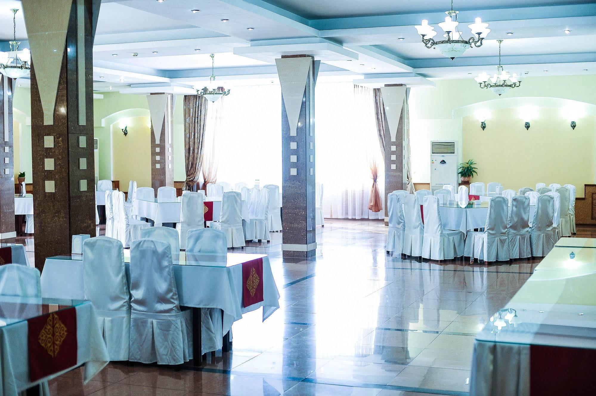 Dostyk Hotel Simkent Kültér fotó