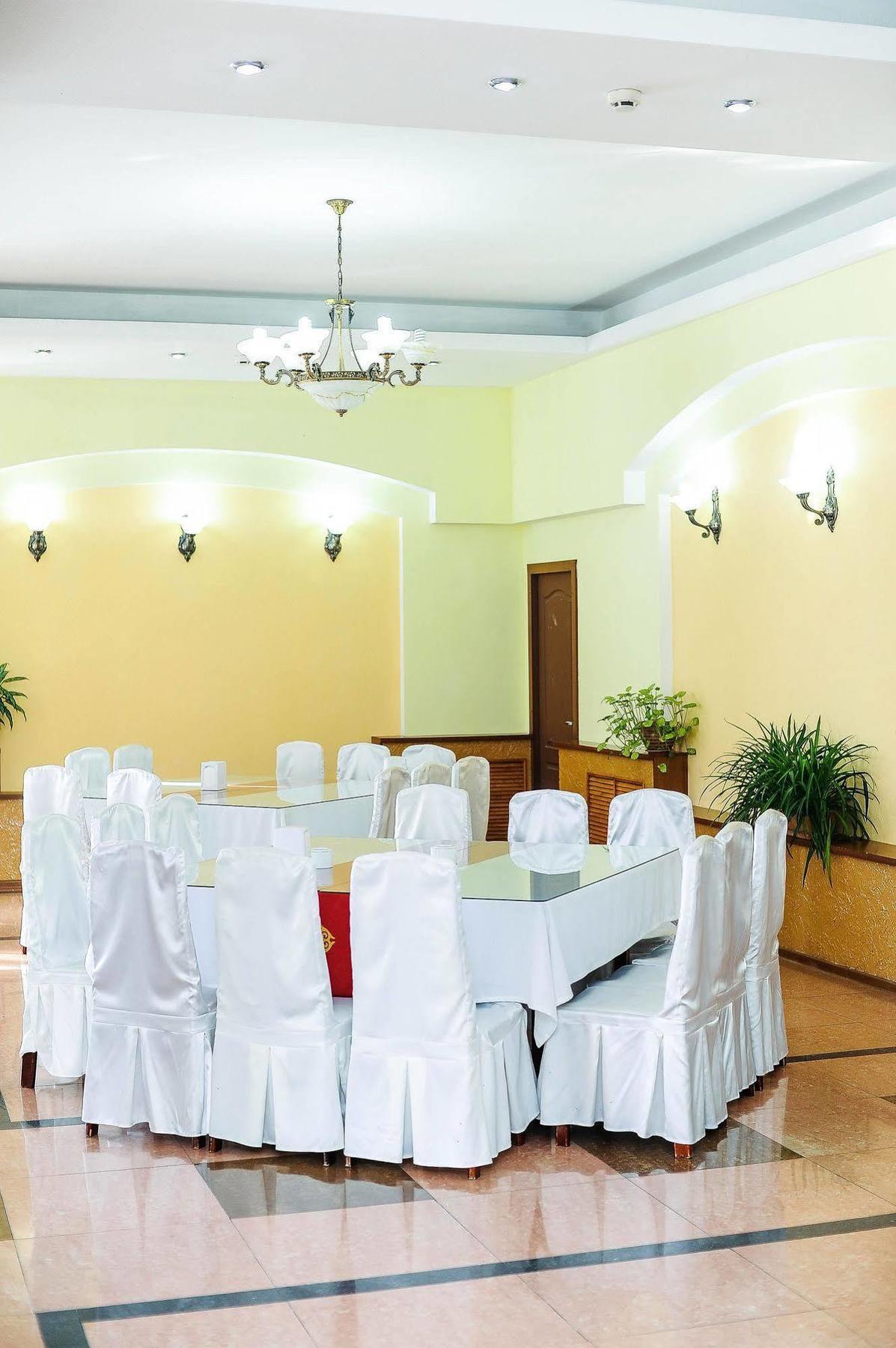 Dostyk Hotel Simkent Kültér fotó