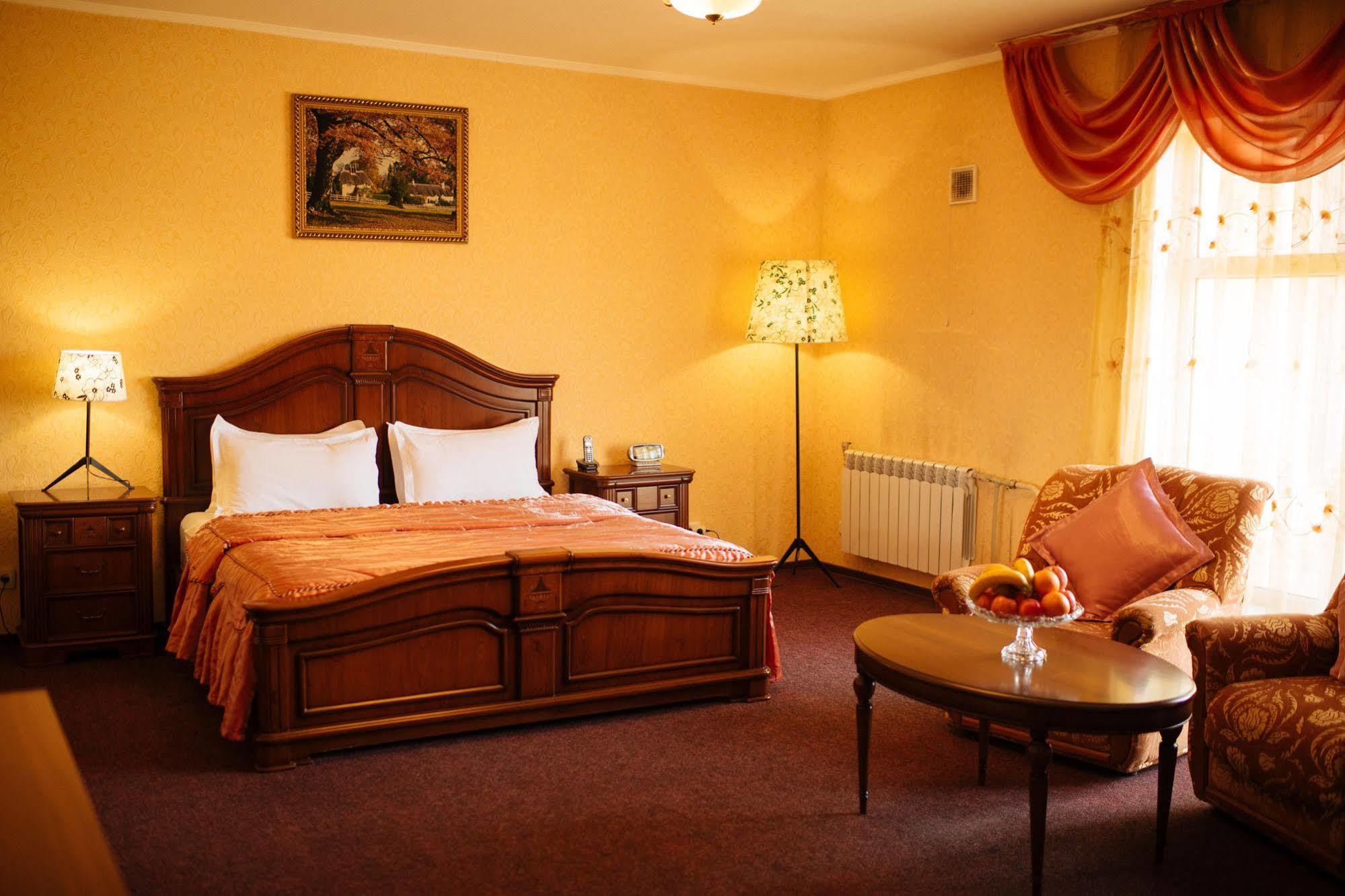 Dostyk Hotel Simkent Kültér fotó