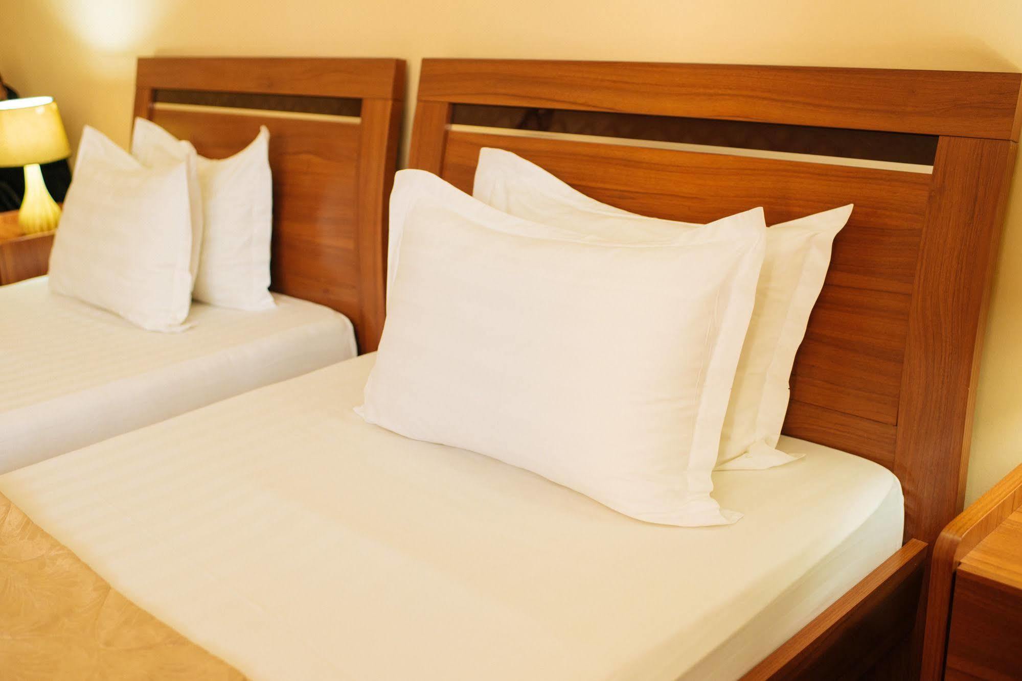 Dostyk Hotel Simkent Kültér fotó