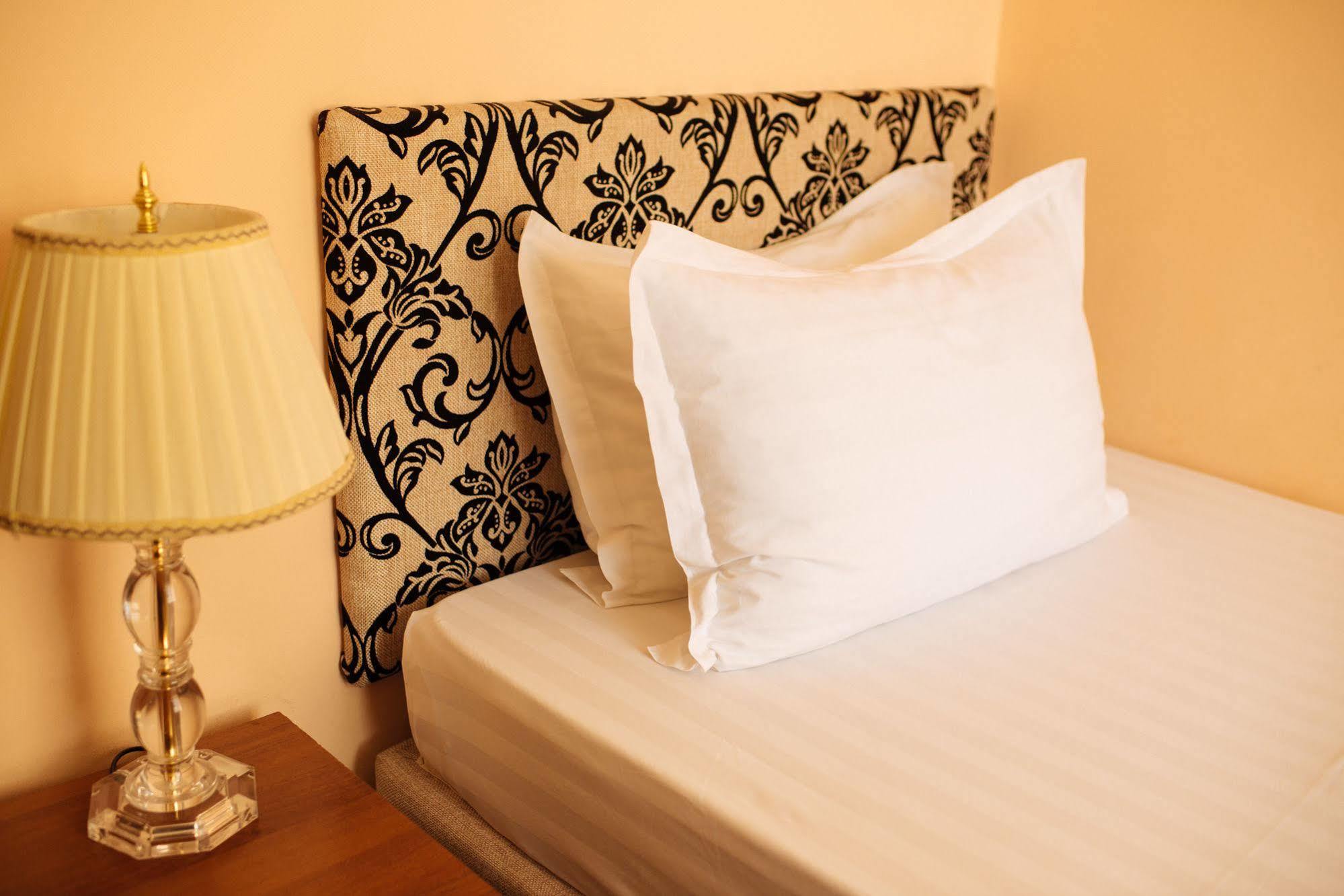Dostyk Hotel Simkent Kültér fotó