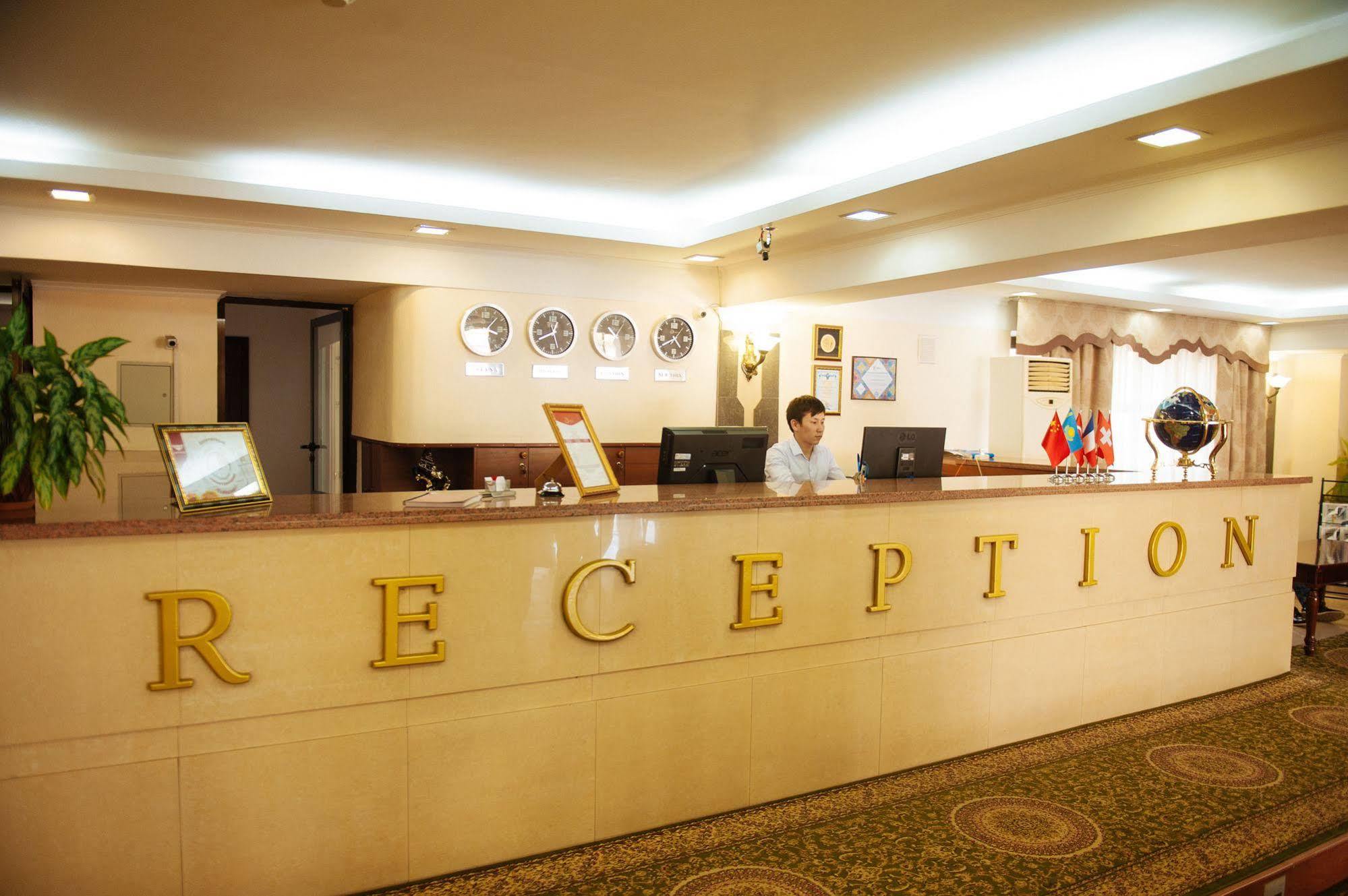 Dostyk Hotel Simkent Kültér fotó