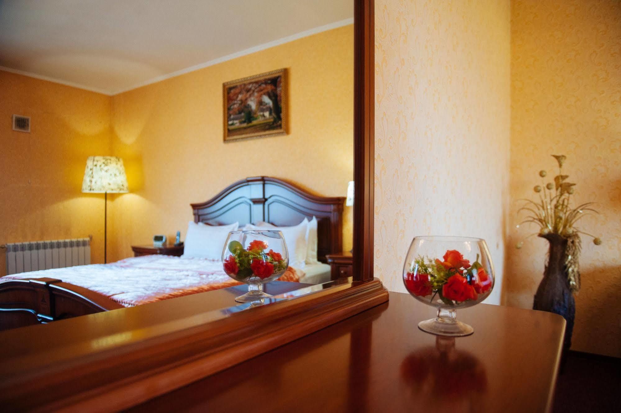 Dostyk Hotel Simkent Kültér fotó